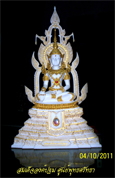 สมเด็จองค์ปฐม ทรงเครื่องพระเจ้าจักรพรรดิ เนื้อเรซิ่น ขนาดหน้าตัก ๕ นิ้ว สีขาวปัดทอง