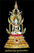 สมเด็จองค์ปฐม ทรงเครื่องพระเจ้าจักรพรรดิ เนื้อเรซิ่น ขนาดหน้าตัก ๕ นิ้ว ปิดทองประดับเพชรหลากสี
