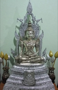 สมเด็จองค์ปฐม ทรงเครื่องพระเจ้าจักรพรรดิ เนื้อโลหะขัดเงิน ขนาดหน้าตัก ๙ นิ้ว